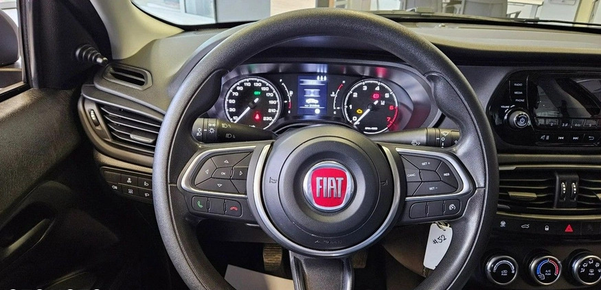 Fiat Tipo cena 48900 przebieg: 60199, rok produkcji 2021 z Korfantów małe 596